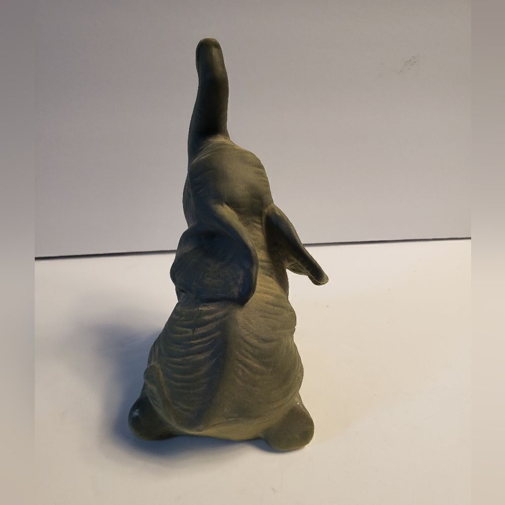 Baby  Elephant - Picture 5 of 7